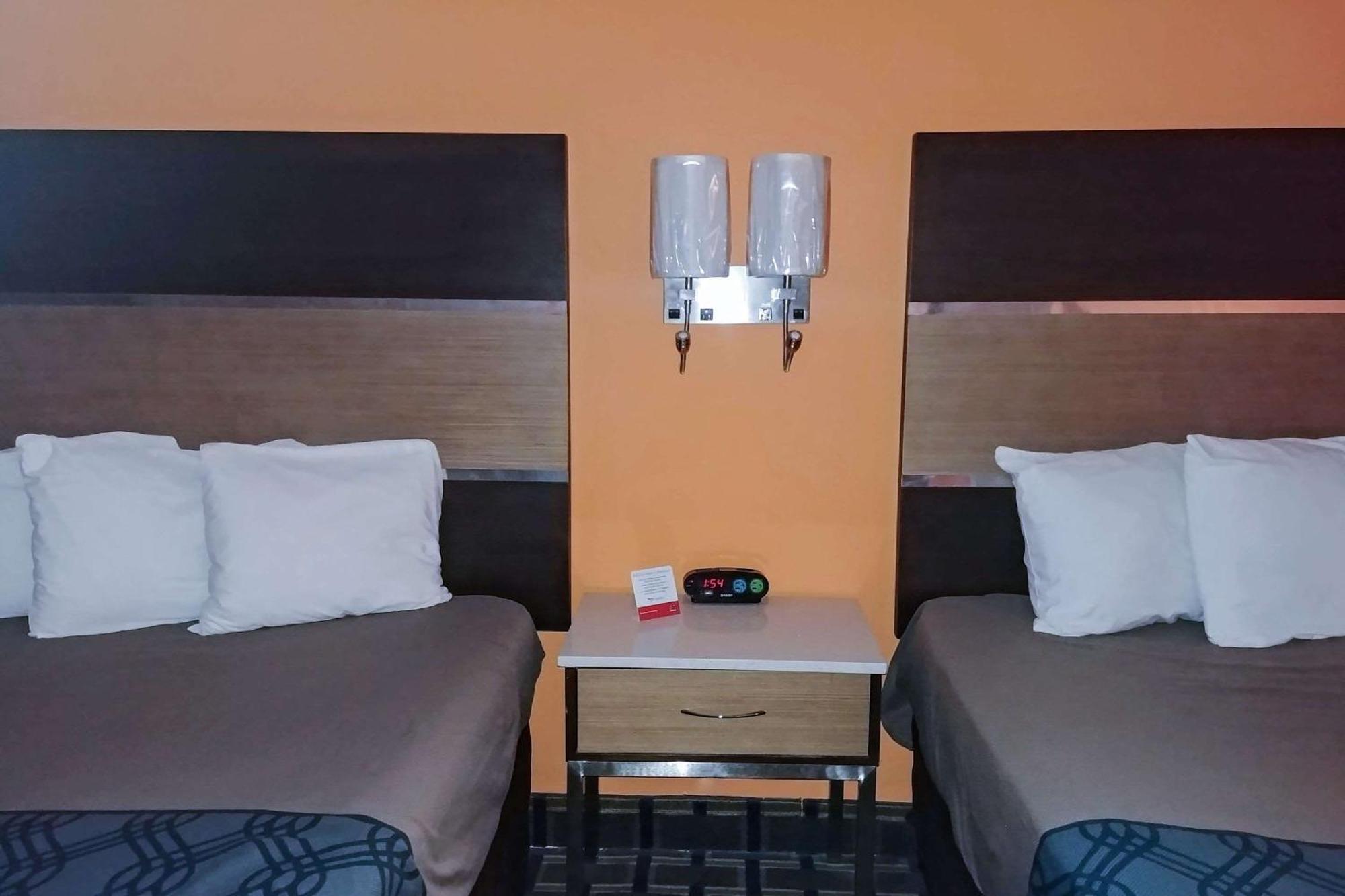 Econo Lodge Milldale - Southington Exteriör bild