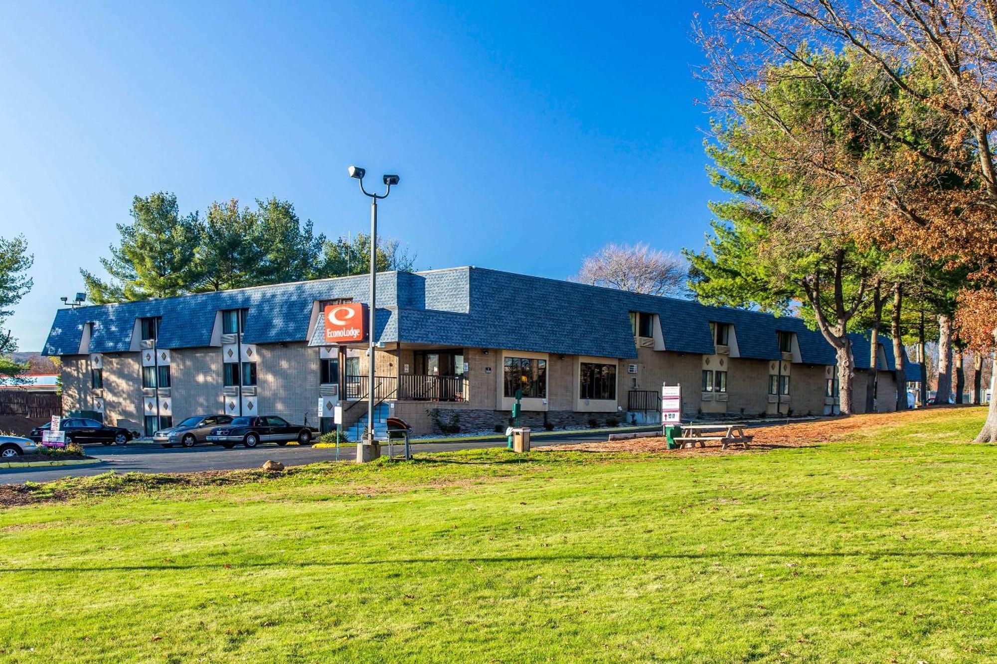Econo Lodge Milldale - Southington Exteriör bild